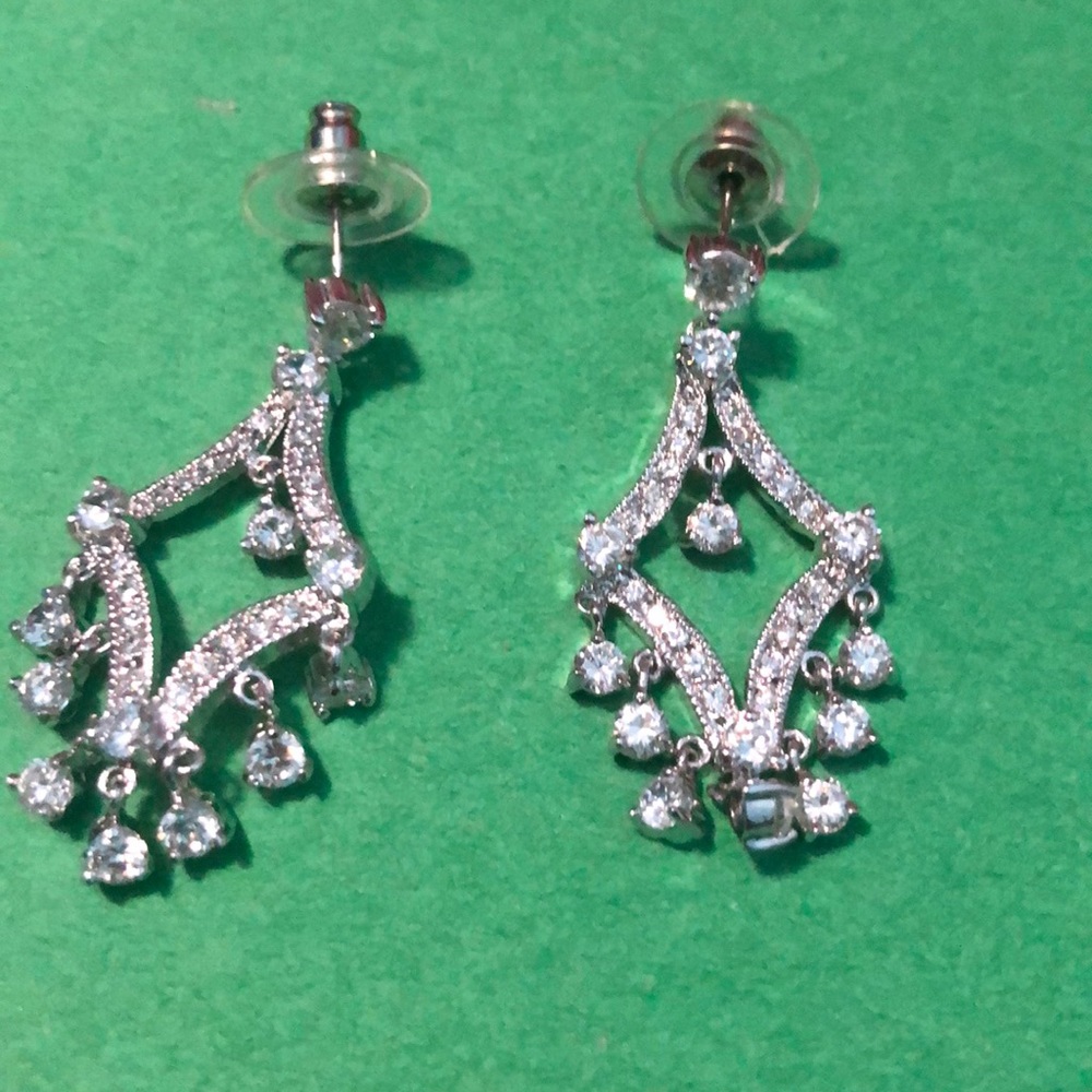 Earring - Picture 2 of 4
